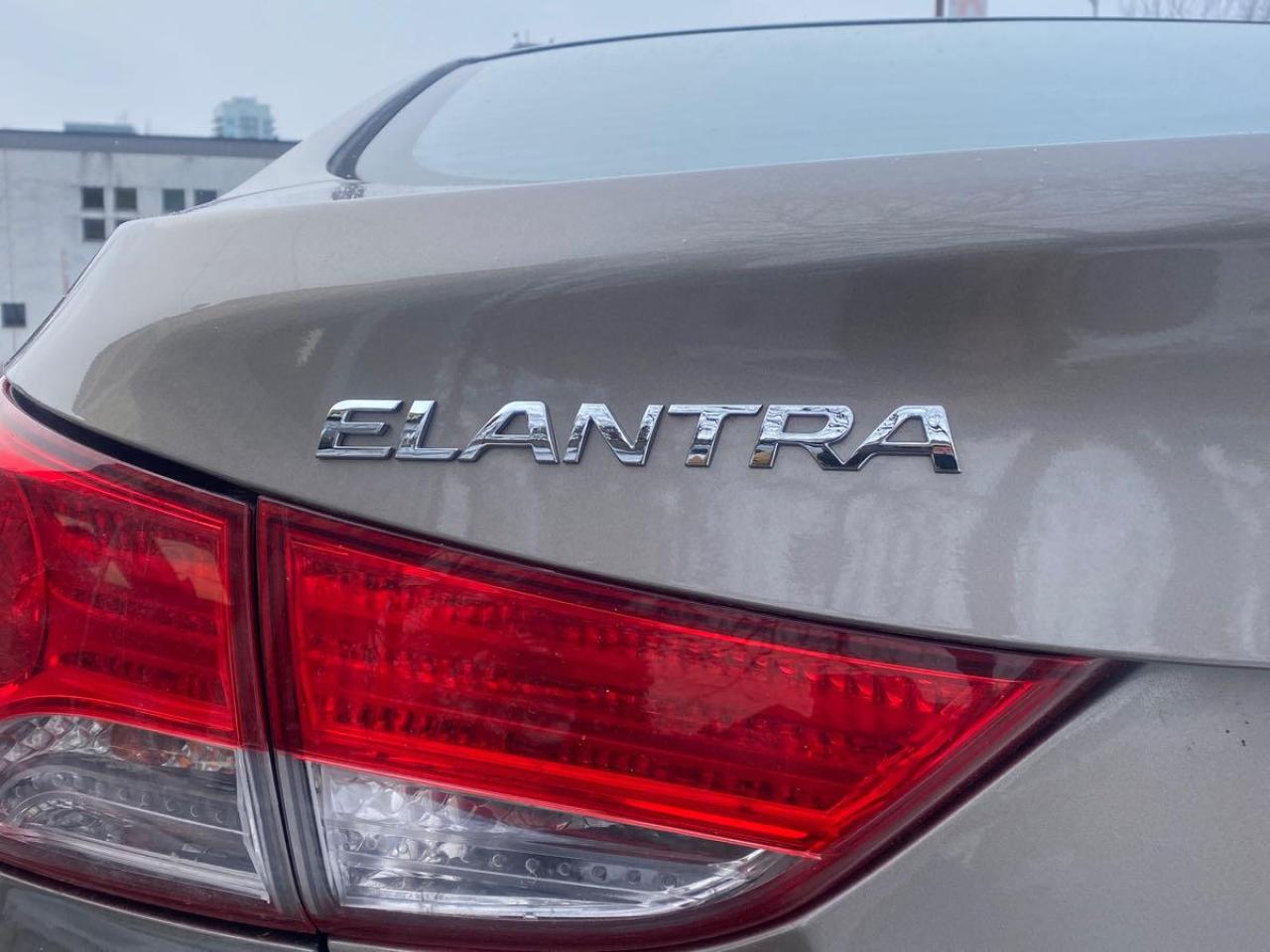 2013 Hyundai Elantra L Manual Photo12