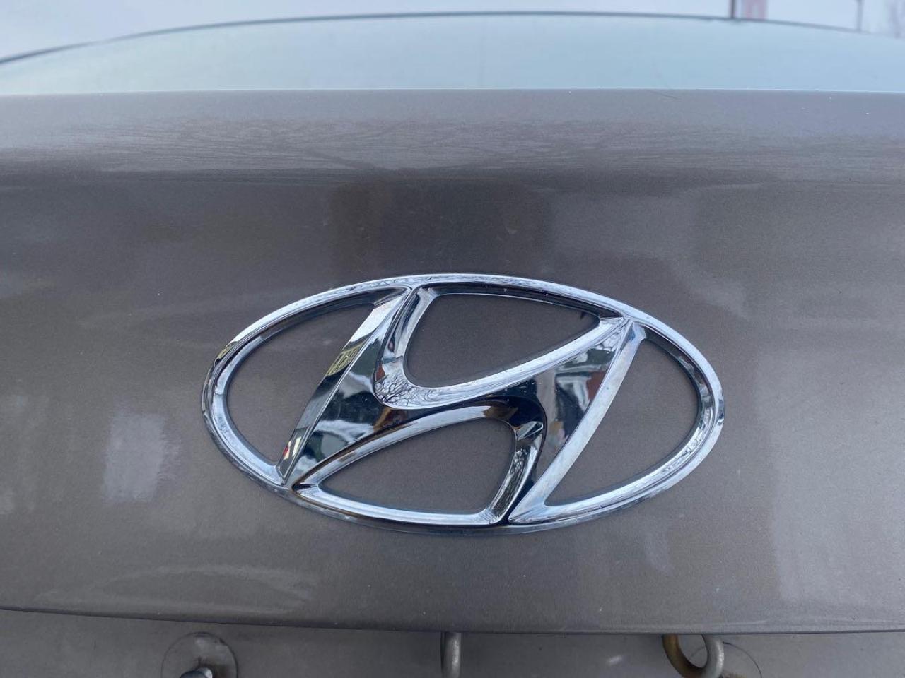 2013 Hyundai Elantra L Manual Photo13