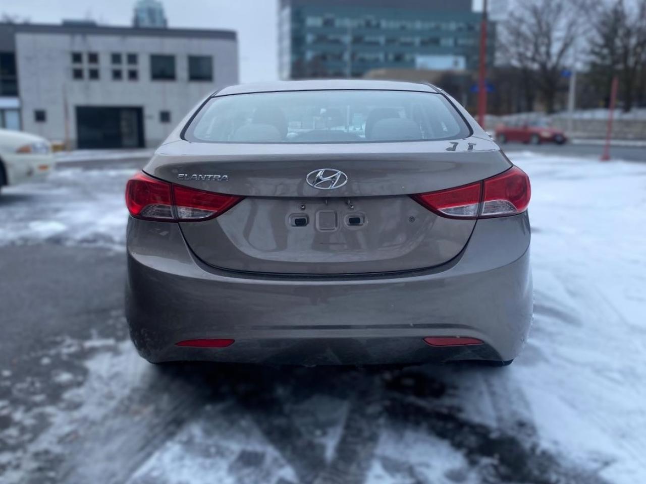 2013 Hyundai Elantra L Manual Photo4