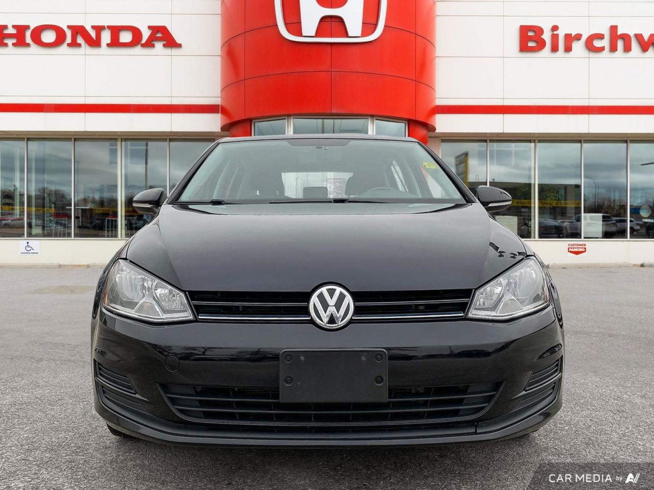 Used 2015 Volkswagen Golf Trendline 2x sets of tires | Hatchback for sale in Winnipeg, MB