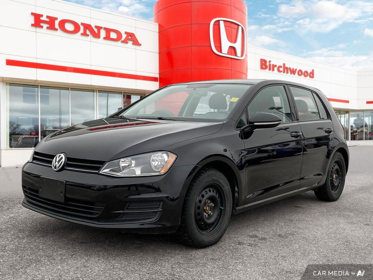 Used 2015 Volkswagen Golf Trendline 2x sets of tires | Hatchback for sale in Winnipeg, MB