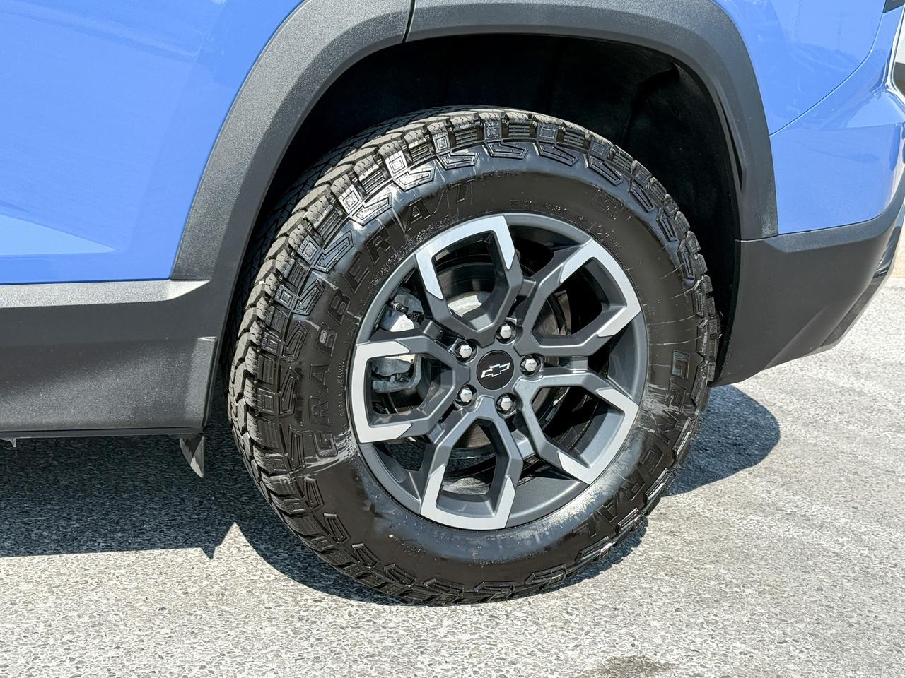 2025 Chevrolet Equinox ACTIV 1.5L 4CYL WITH REMOTE START/ENTRY, SUNROOF, HEATED SEATS, HEATED STEERING WHEEL, VENTILATED SEATS, POWER LIFTGATE, HD SURROUND VISION Photo