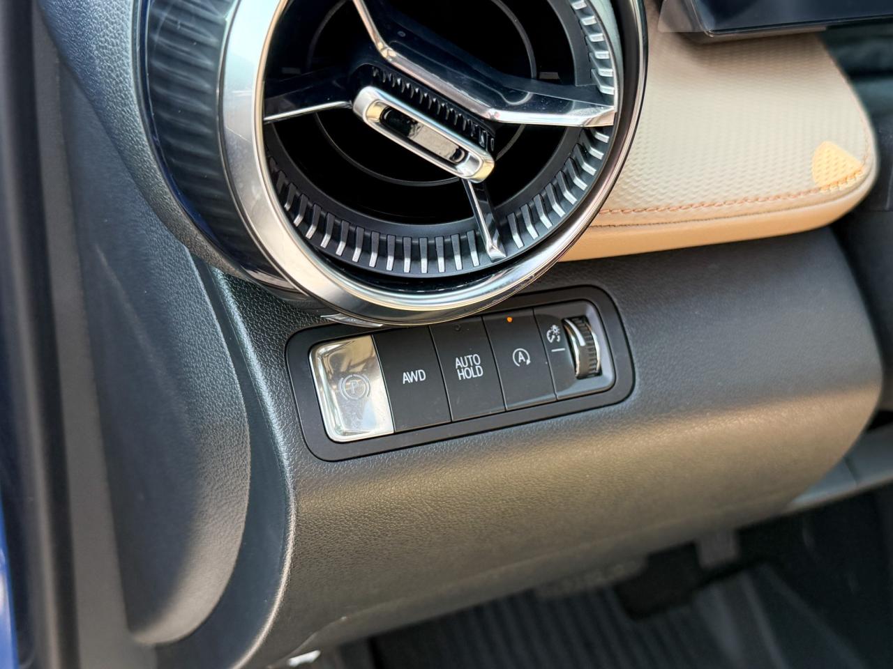 2025 Chevrolet Equinox ACTIV 1.5L 4CYL WITH REMOTE START/ENTRY, SUNROOF, HEATED SEATS, HEATED STEERING WHEEL, VENTILATED SEATS, POWER LIFTGATE, HD SURROUND VISION Photo