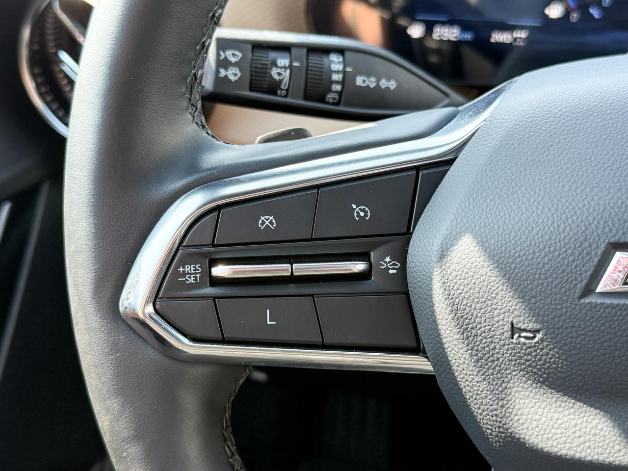 2025 Chevrolet Equinox ACTIV 1.5L 4CYL WITH REMOTE START/ENTRY, SUNROOF, HEATED SEATS, HEATED STEERING WHEEL, VENTILATED SEATS, POWER LIFTGATE, HD SURROUND VISION Photo