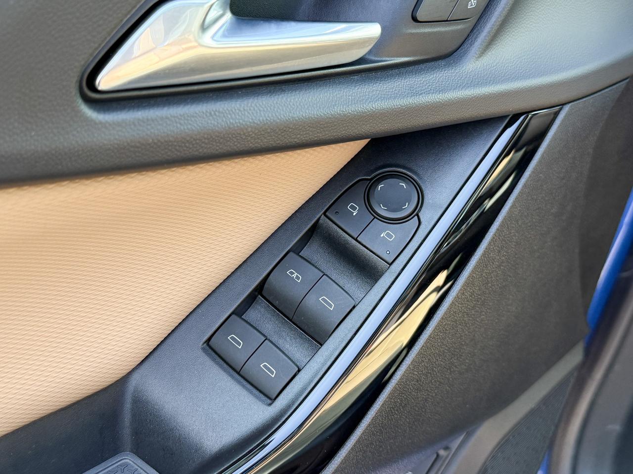 2025 Chevrolet Equinox ACTIV 1.5L 4CYL WITH REMOTE START/ENTRY, SUNROOF, HEATED SEATS, HEATED STEERING WHEEL, VENTILATED SEATS, POWER LIFTGATE, HD SURROUND VISION Photo