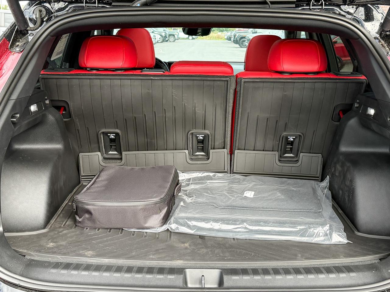 2025 Chevrolet Blazer EV RS FULLY ELECTRIC WITH REMOTE START/ENTRY, SUNROOF, HEATED SEATS, VENTILATED SEATS, HEATED STEERING WHEEL, POWER LIFTGATE, HD SURROUND VISION Photo4