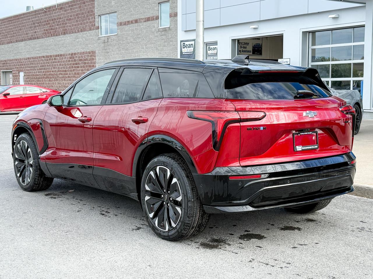 2025 Chevrolet Blazer EV RS FULLY ELECTRIC WITH REMOTE START/ENTRY, SUNROOF, HEATED SEATS, VENTILATED SEATS, HEATED STEERING WHEEL, POWER LIFTGATE, HD SURROUND VISION Photo2