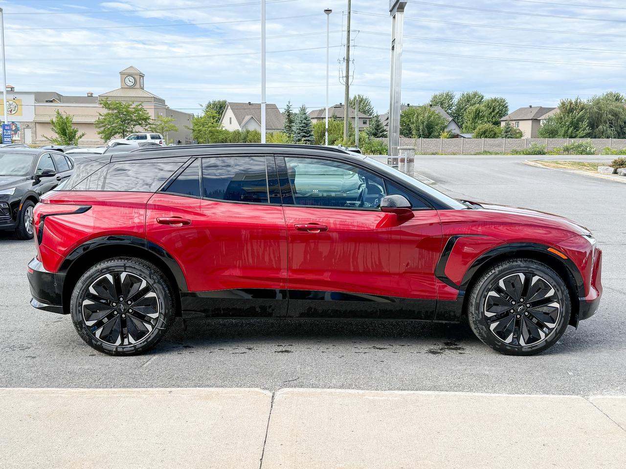 2025 Chevrolet Blazer EV RS FULLY ELECTRIC WITH REMOTE START/ENTRY, SUNROOF, HEATED SEATS, VENTILATED SEATS, HEATED STEERING WHEEL, POWER LIFTGATE, HD SURROUND VISION Photo