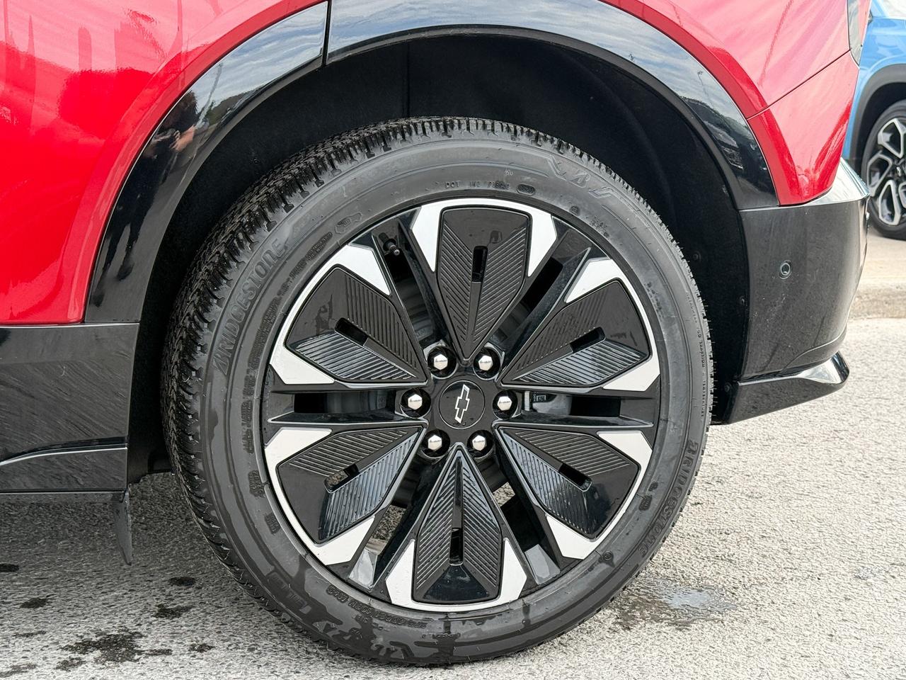 2025 Chevrolet Blazer EV RS FULLY ELECTRIC WITH REMOTE START/ENTRY, SUNROOF, HEATED SEATS, VENTILATED SEATS, HEATED STEERING WHEEL, POWER LIFTGATE, HD SURROUND VISION Photo