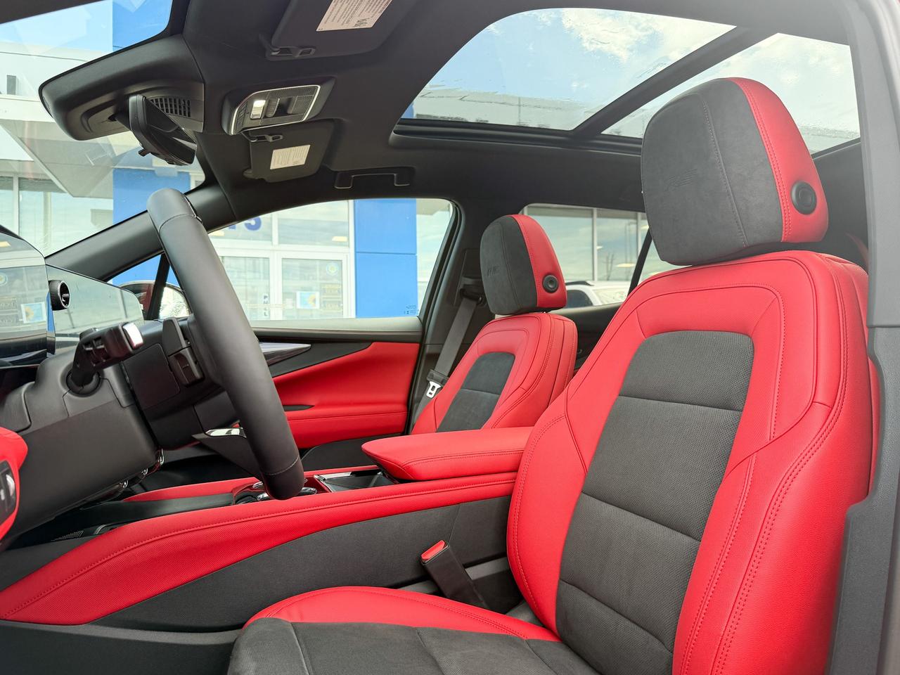 2025 Chevrolet Blazer EV RS FULLY ELECTRIC WITH REMOTE START/ENTRY, SUNROOF, HEATED SEATS, VENTILATED SEATS, HEATED STEERING WHEEL, POWER LIFTGATE, HD SURROUND VISION Photo