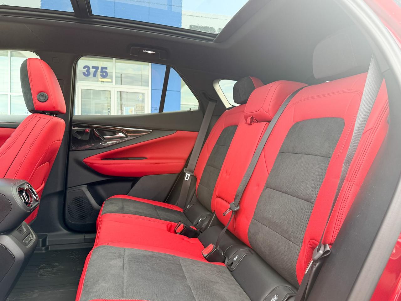2025 Chevrolet Blazer EV RS FULLY ELECTRIC WITH REMOTE START/ENTRY, SUNROOF, HEATED SEATS, VENTILATED SEATS, HEATED STEERING WHEEL, POWER LIFTGATE, HD SURROUND VISION Photo