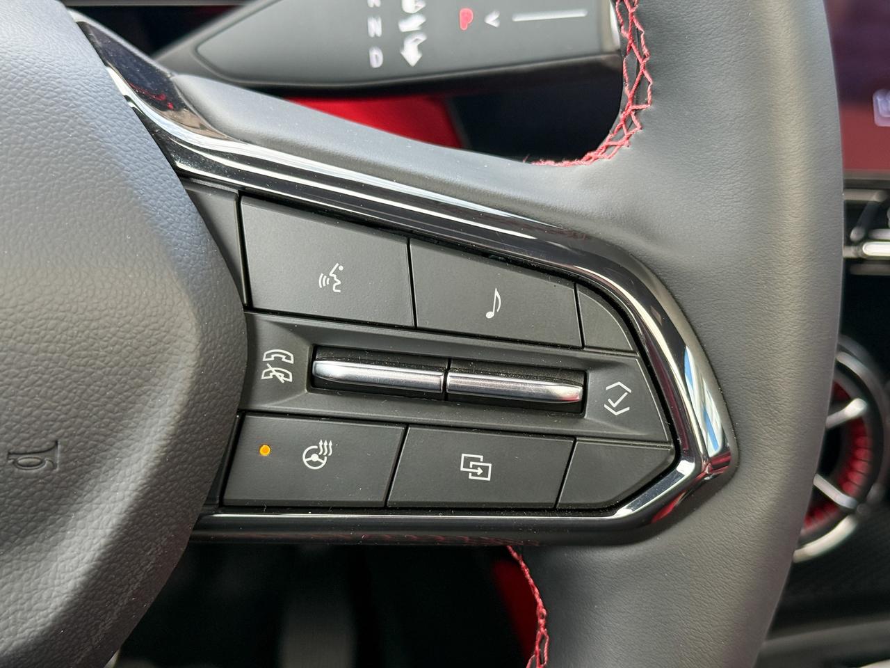 2025 Chevrolet Blazer EV RS FULLY ELECTRIC WITH REMOTE START/ENTRY, SUNROOF, HEATED SEATS, VENTILATED SEATS, HEATED STEERING WHEEL, POWER LIFTGATE, HD SURROUND VISION Photo