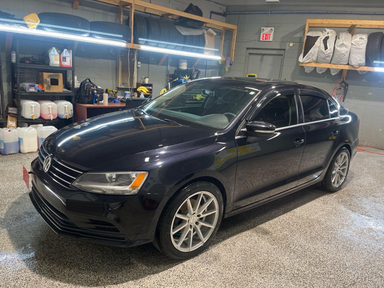 Used 2016 Volkswagen Jetta Trendline * Power Sunroof * Apple CarPlay/ Android Auto/ Mirror Link * Backup Camera * 4-Wheel ABS * Brake Assist * Dual Steel Exhaust Pipes * for sale in Cambridge, ON