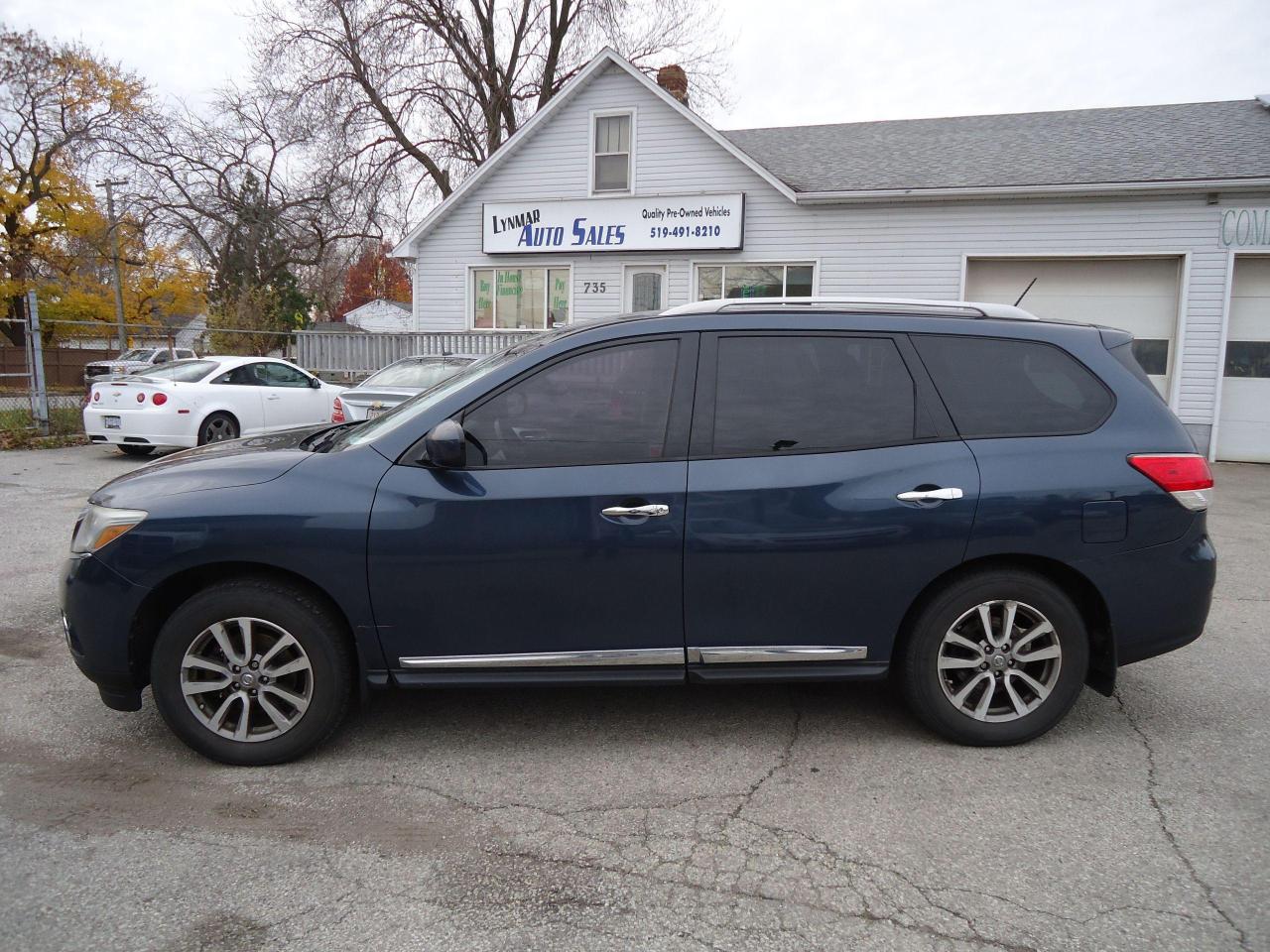 Used 2014 Nissan Pathfinder 4WD 4dr S for sale in Sarnia, ON