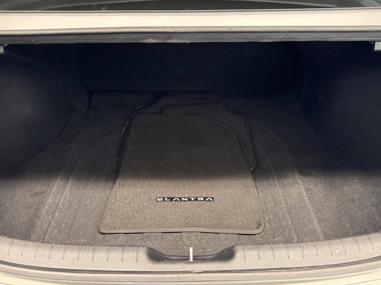 2022 Hyundai Elantra Preferred+LaneKeep+One Owner+CLEAN CARFAX - Photo #24