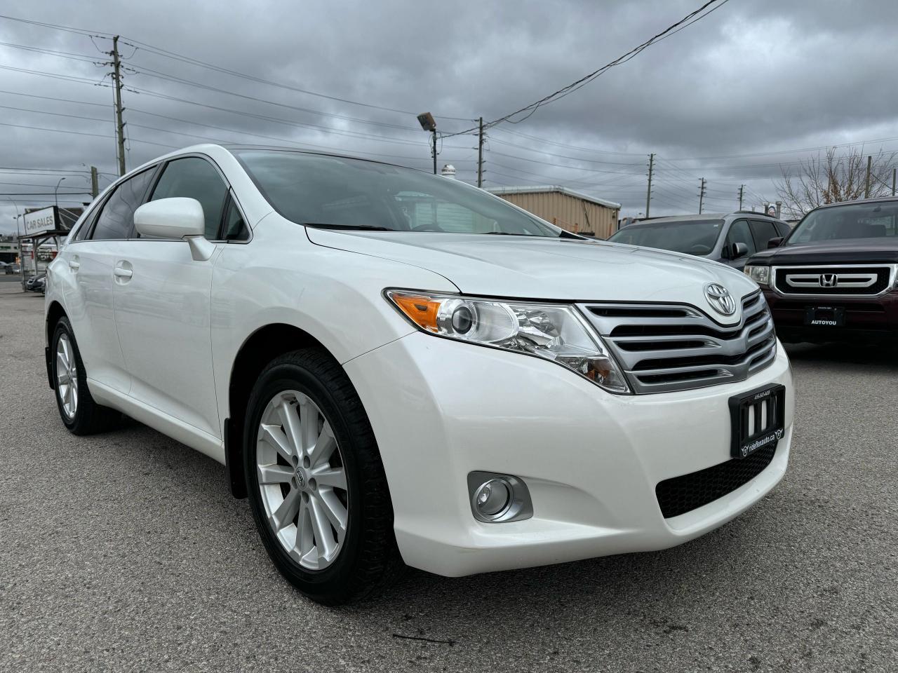 2011 Toyota Venza LE Photo2