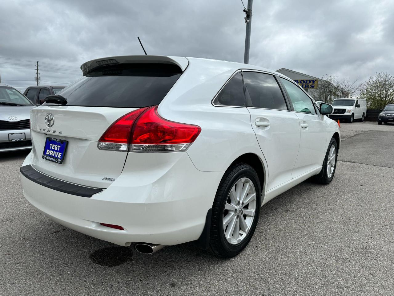 2011 Toyota Venza LE Photo4