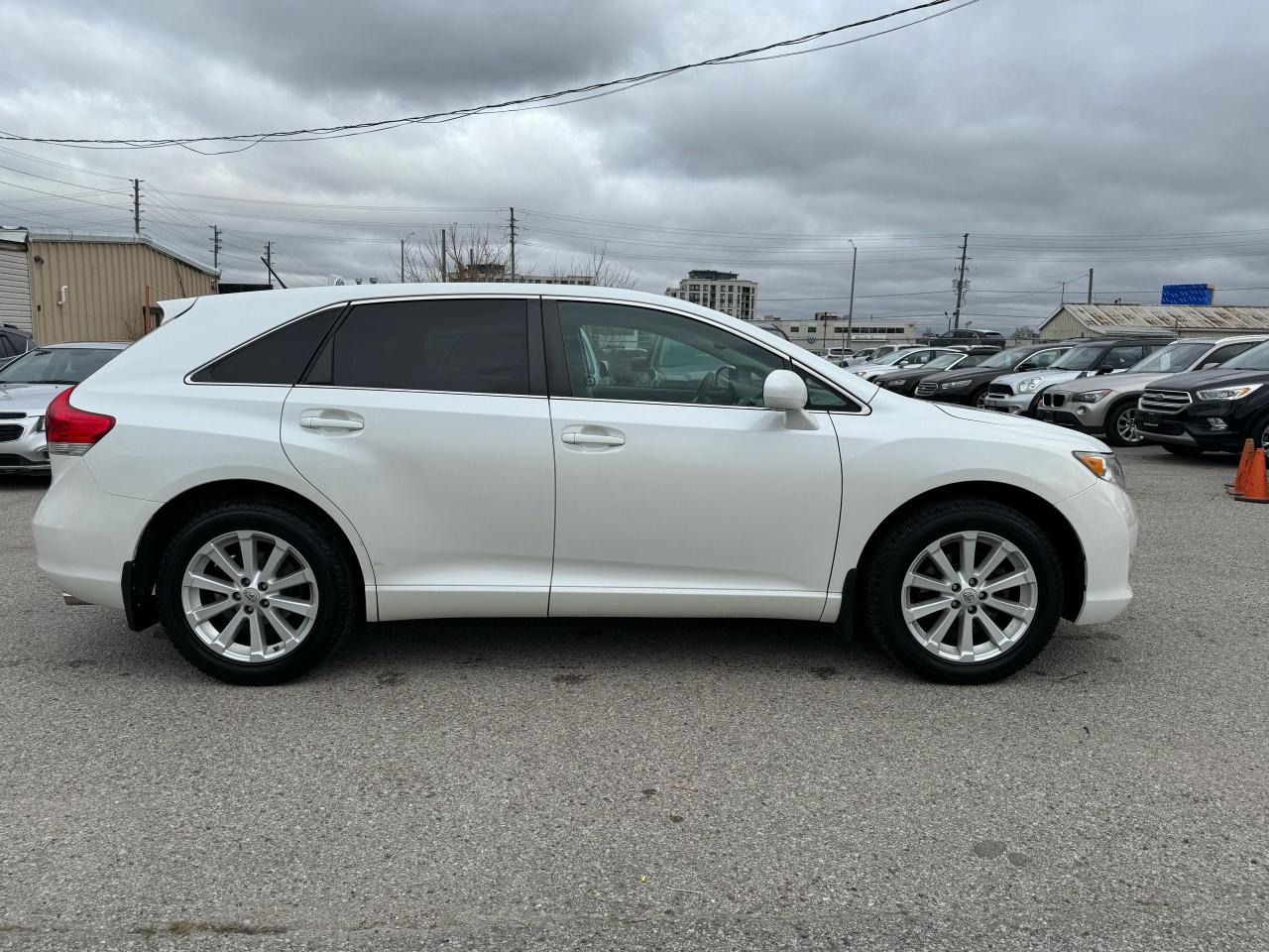 2011 Toyota Venza LE Photo3
