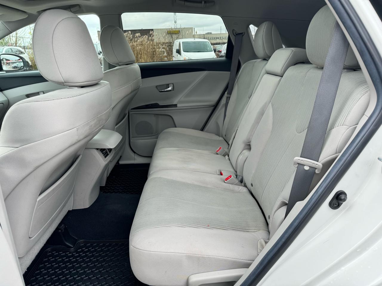 2011 Toyota Venza LE - Photo #11