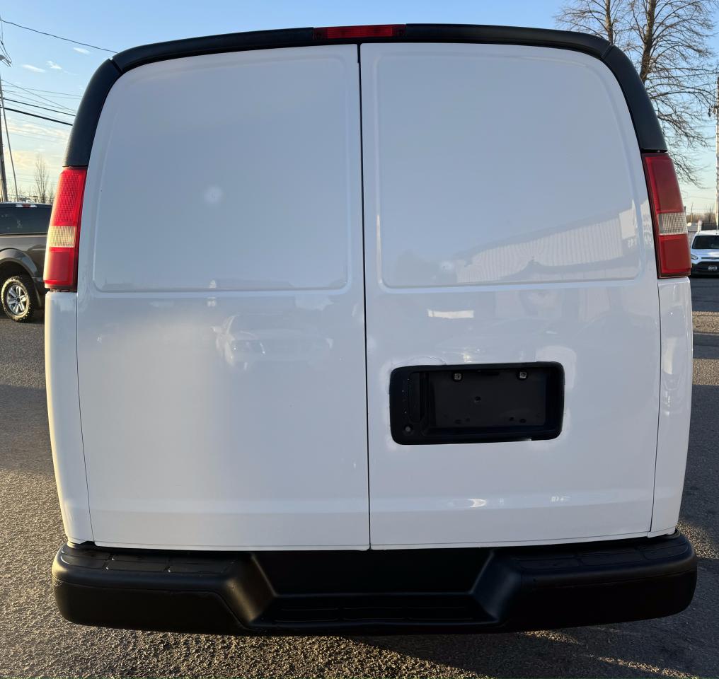 2014 Chevrolet Express Cargo Van RWD 1500 135" Photo3