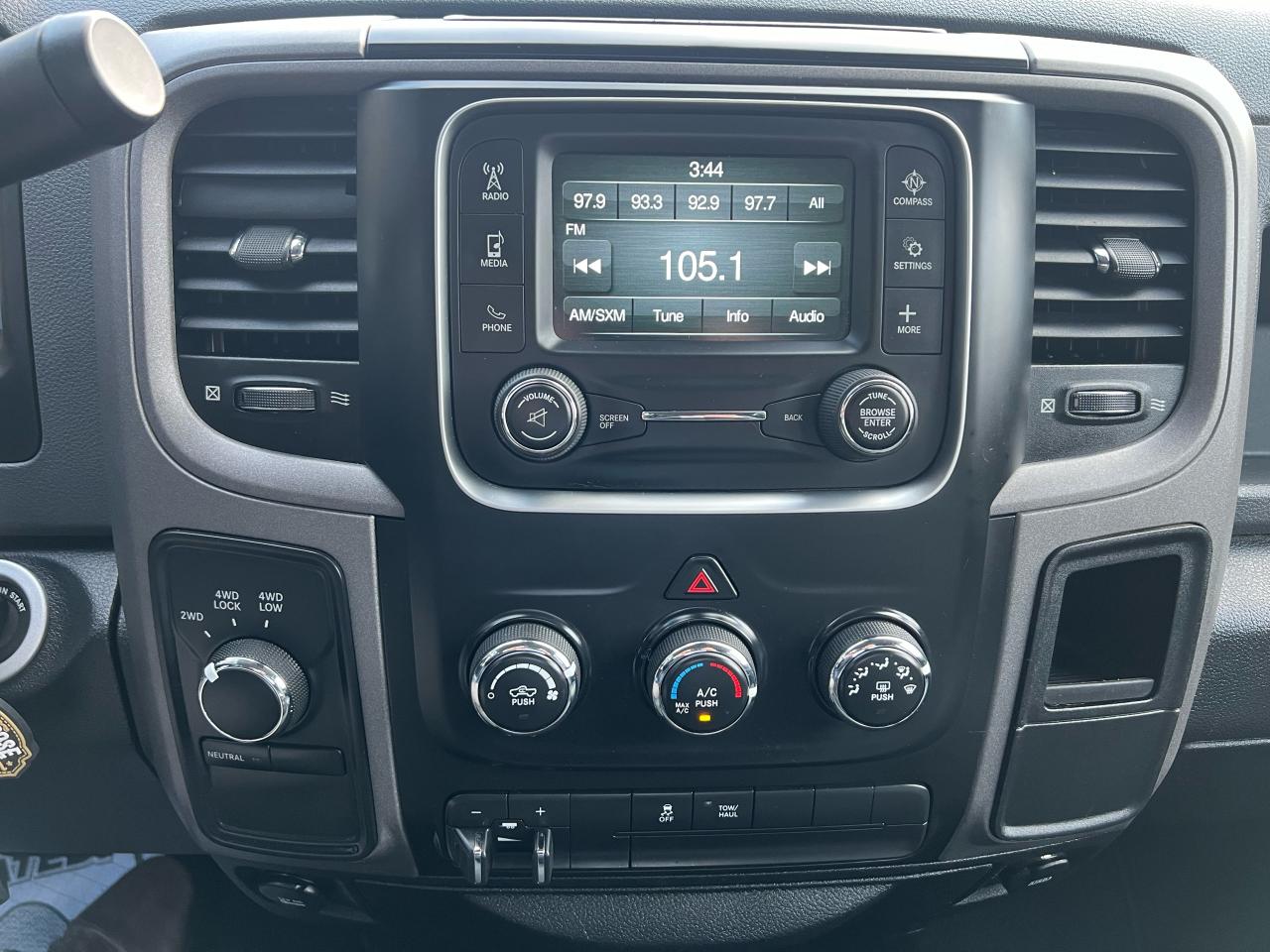 2017 RAM 1500 **4X4 QUAD CAB** - Photo #11