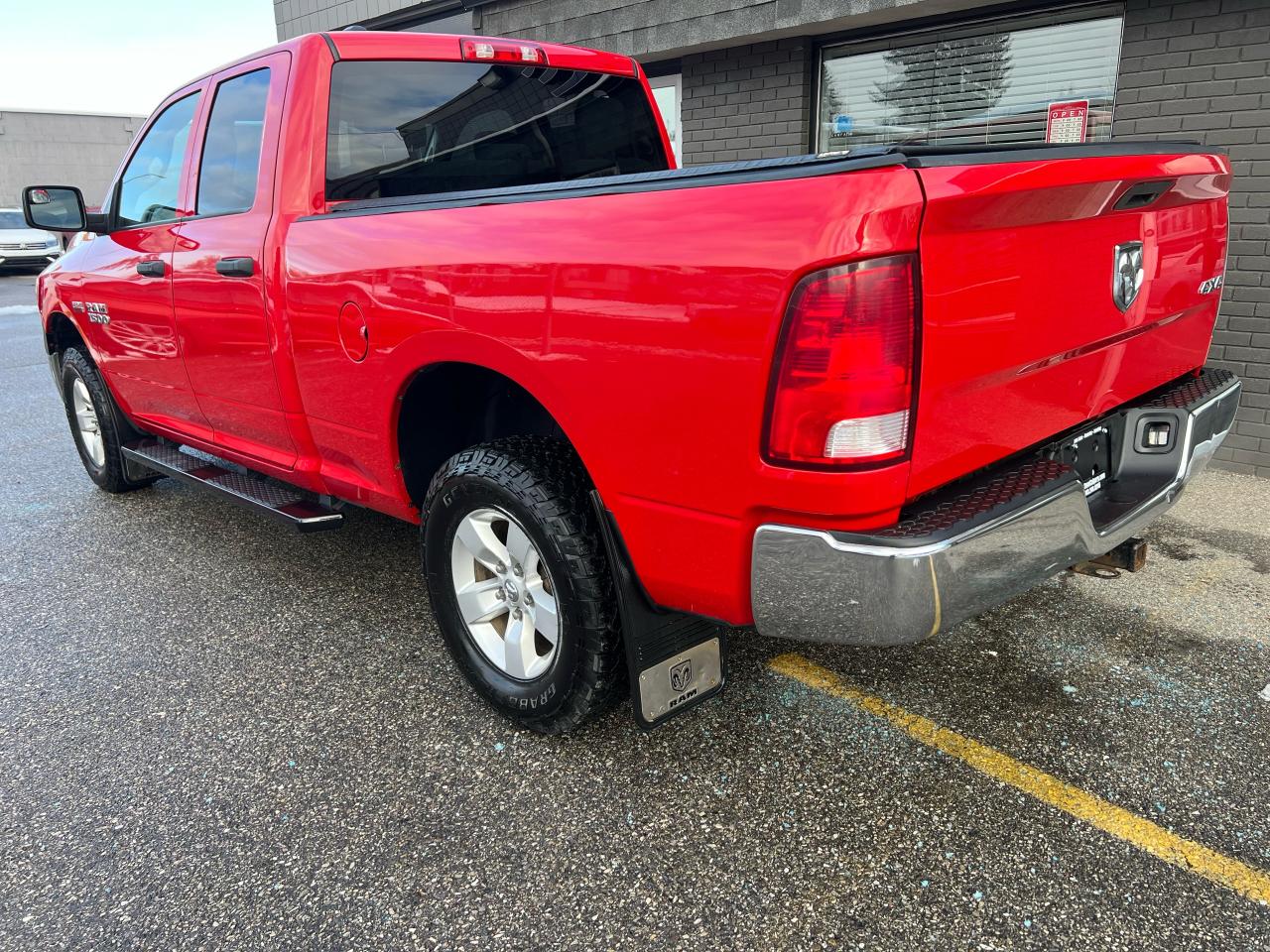 2017 RAM 1500 **4X4 QUAD CAB** - Photo #5