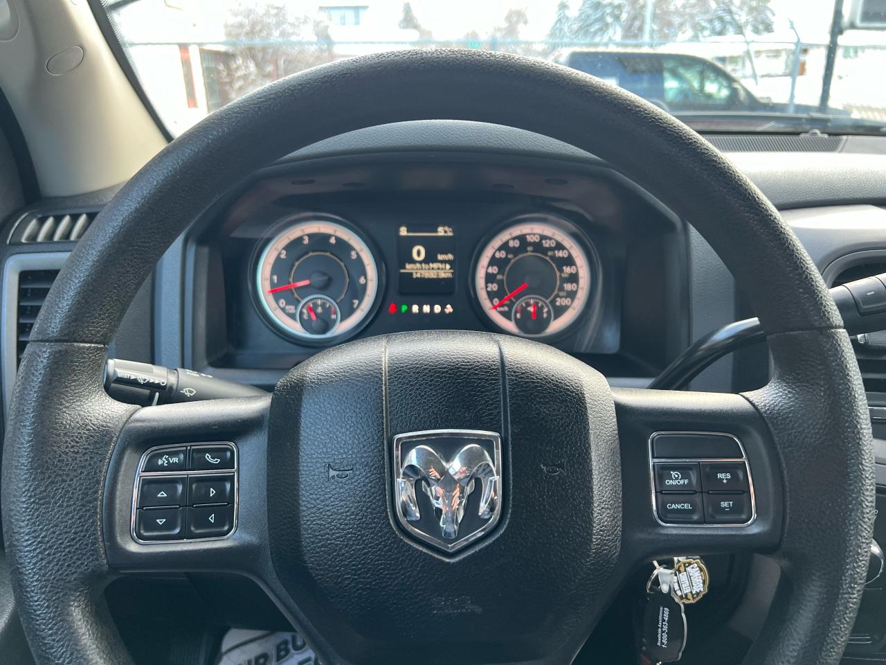 2017 RAM 1500 **4X4 QUAD CAB** - Photo #10