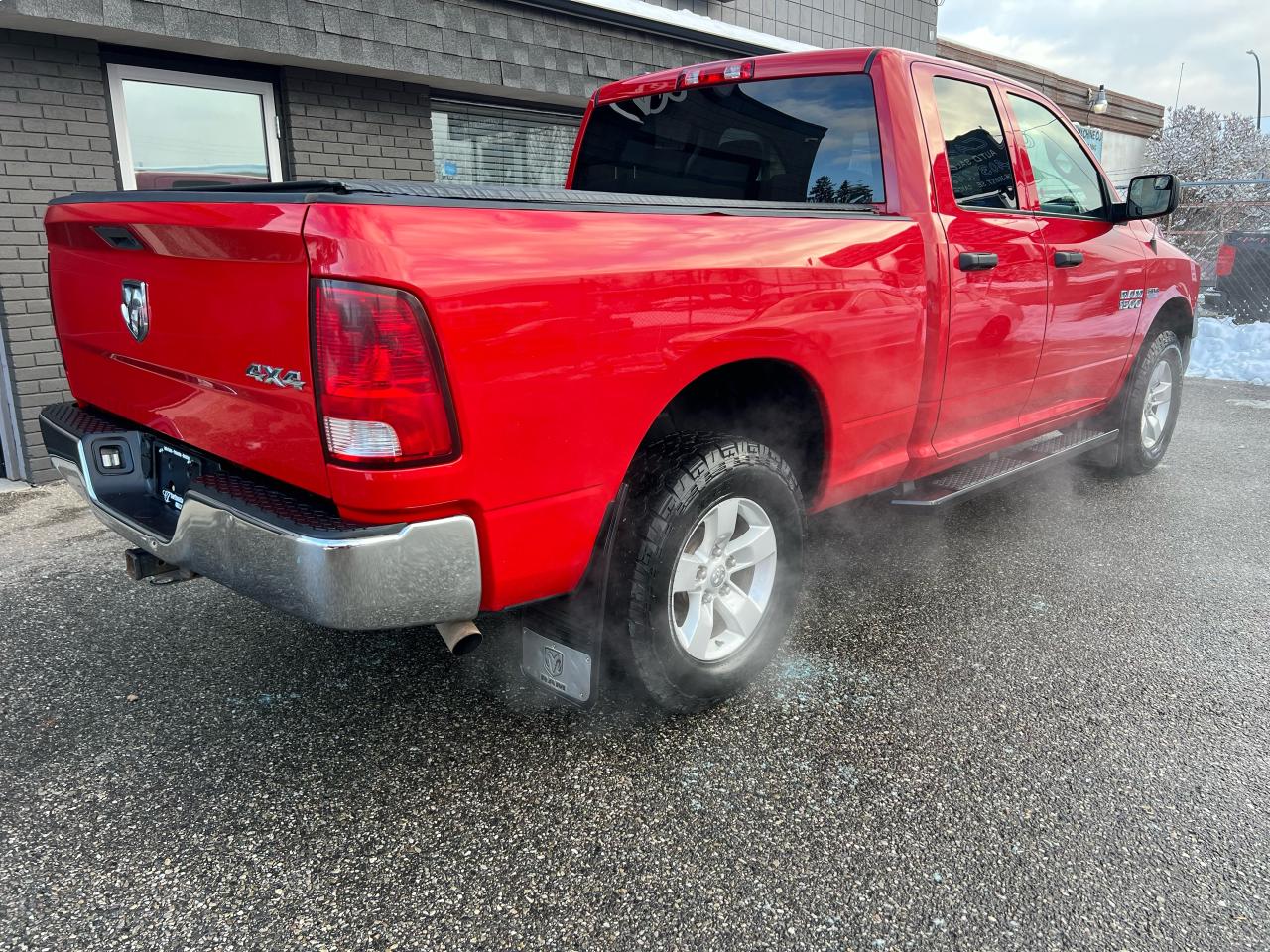 2017 RAM 1500 **4X4 QUAD CAB** - Photo #3