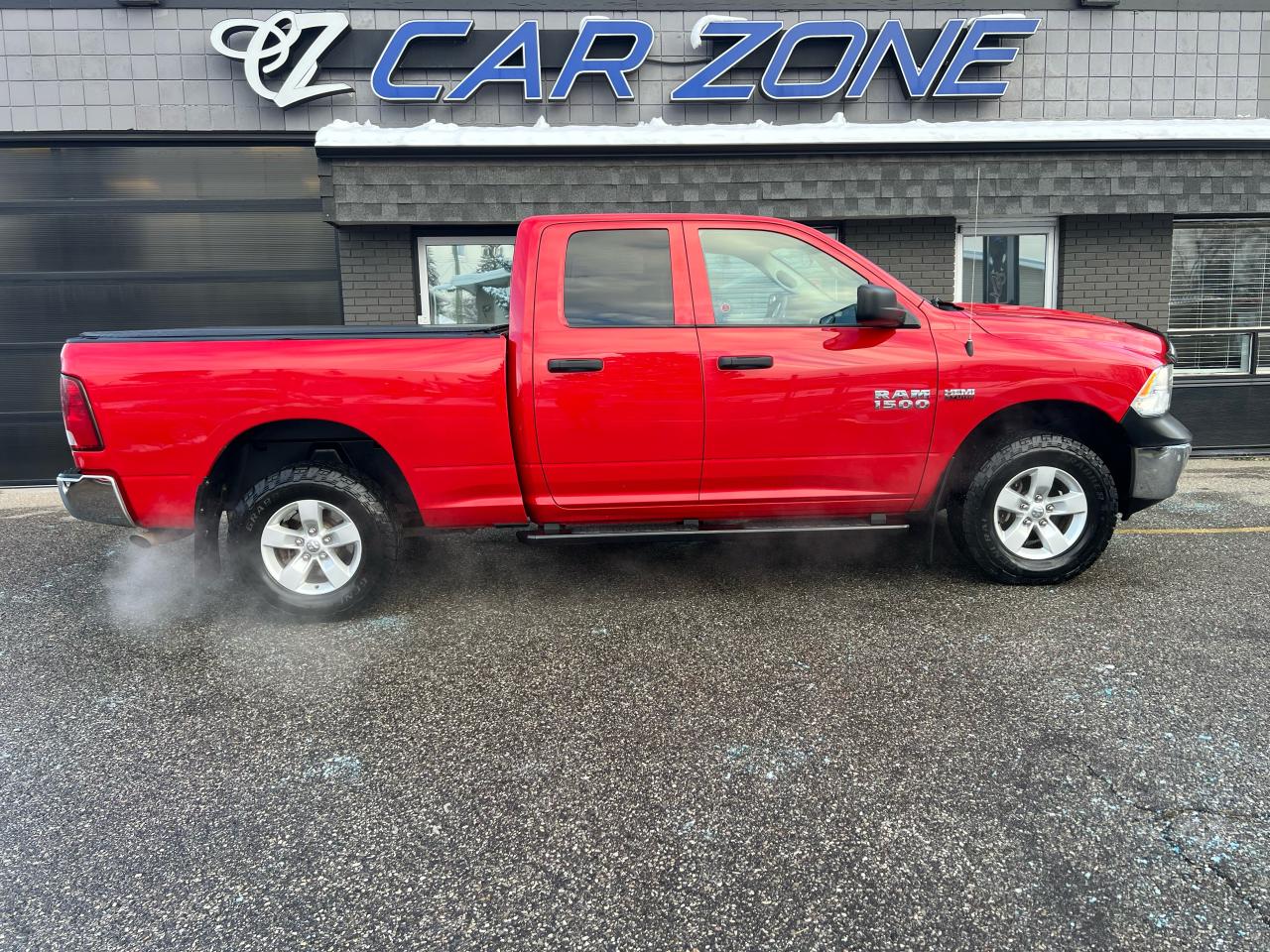 2017 RAM 1500 **4X4 QUAD CAB** - Photo #2