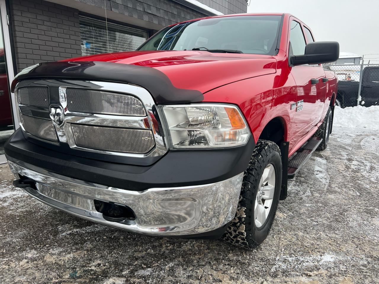 2017 RAM 1500 **4X4 QUAD CAB** - Photo #7