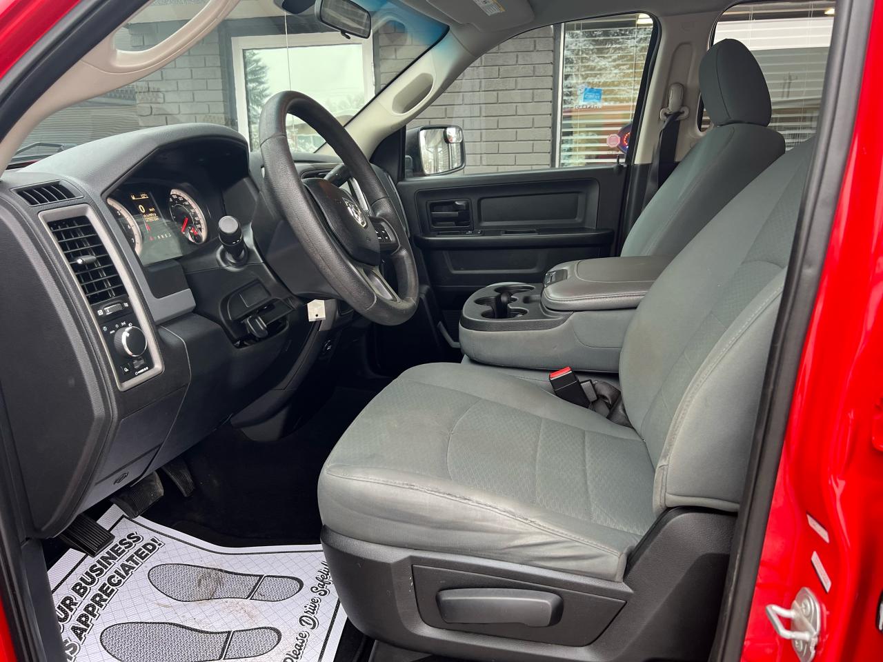 2017 RAM 1500 **4X4 QUAD CAB** - Photo #8