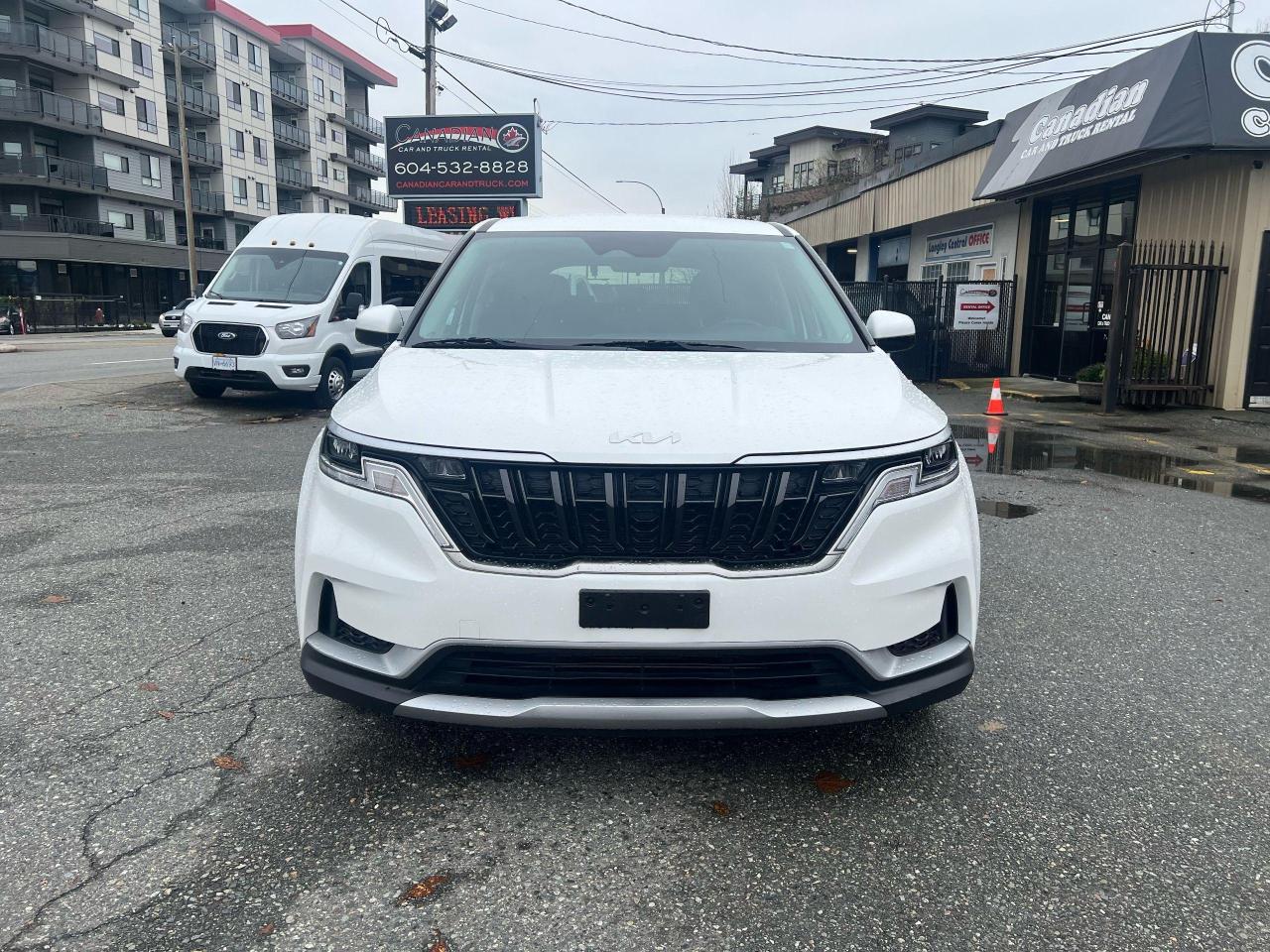 2023 Kia Carnival LX Photo2