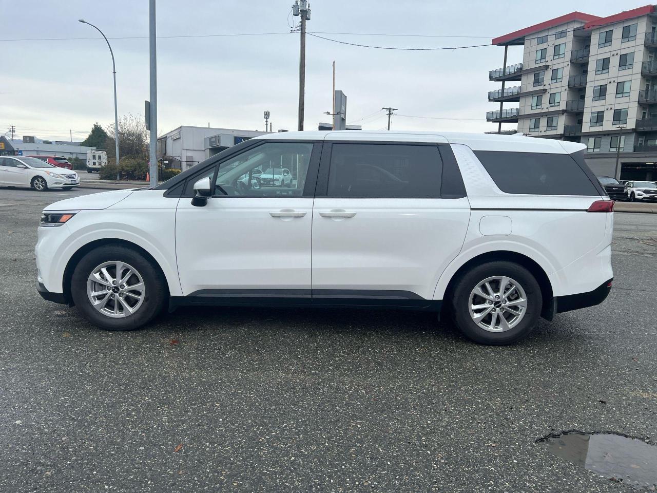 2023 Kia Carnival LX Photo4