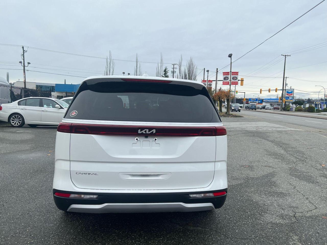 2023 Kia Carnival LX Photo6