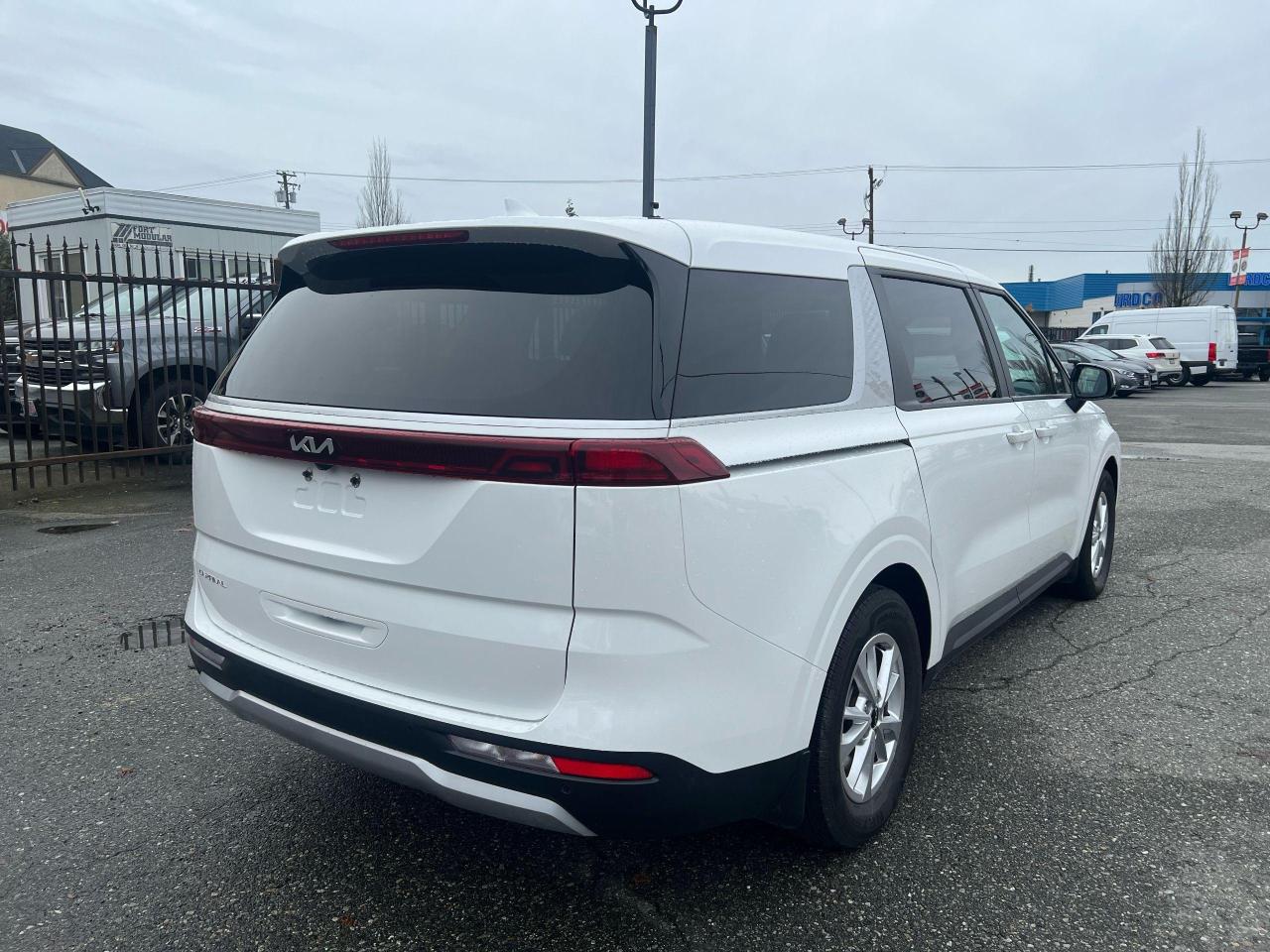 2023 Kia Carnival LX Photo7