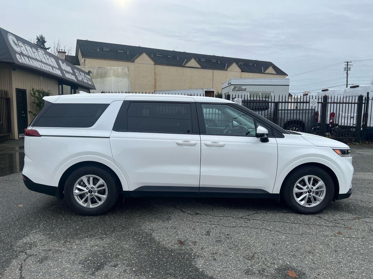 2023 Kia Carnival LX Photo8