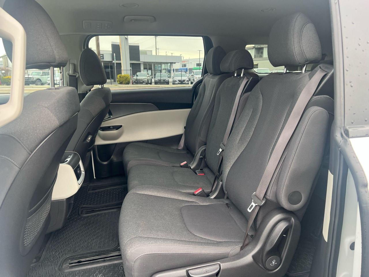 2023 Kia Carnival LX Photo10