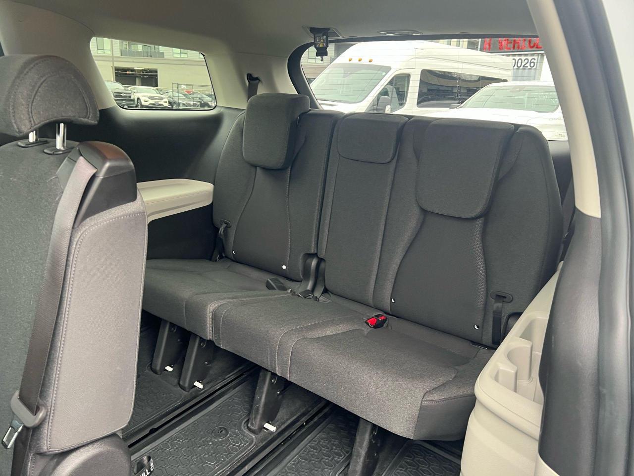 2023 Kia Carnival LX Photo12
