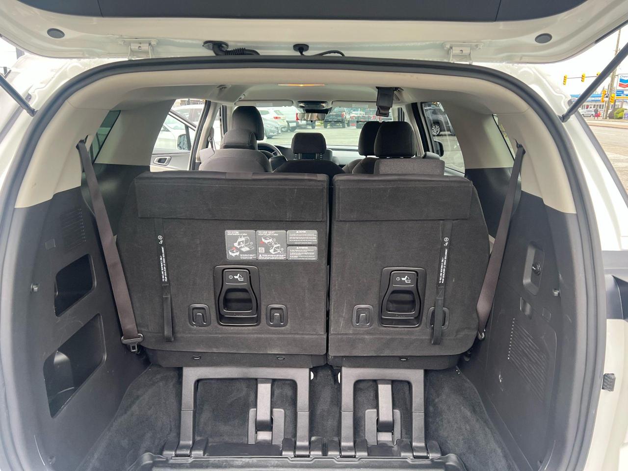 2023 Kia Carnival LX Photo13