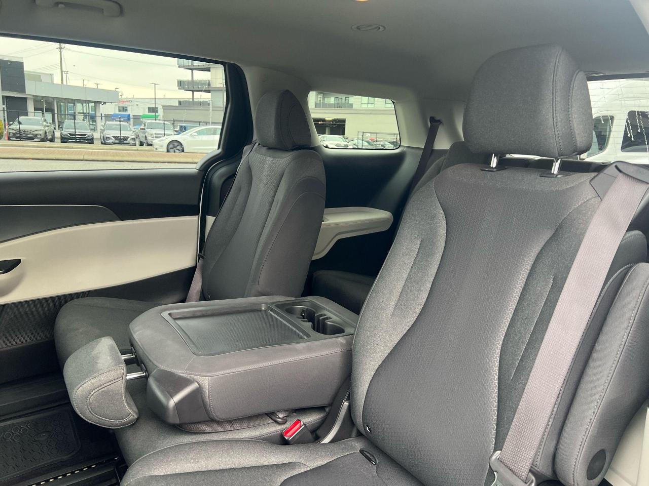 2023 Kia Carnival LX Photo15