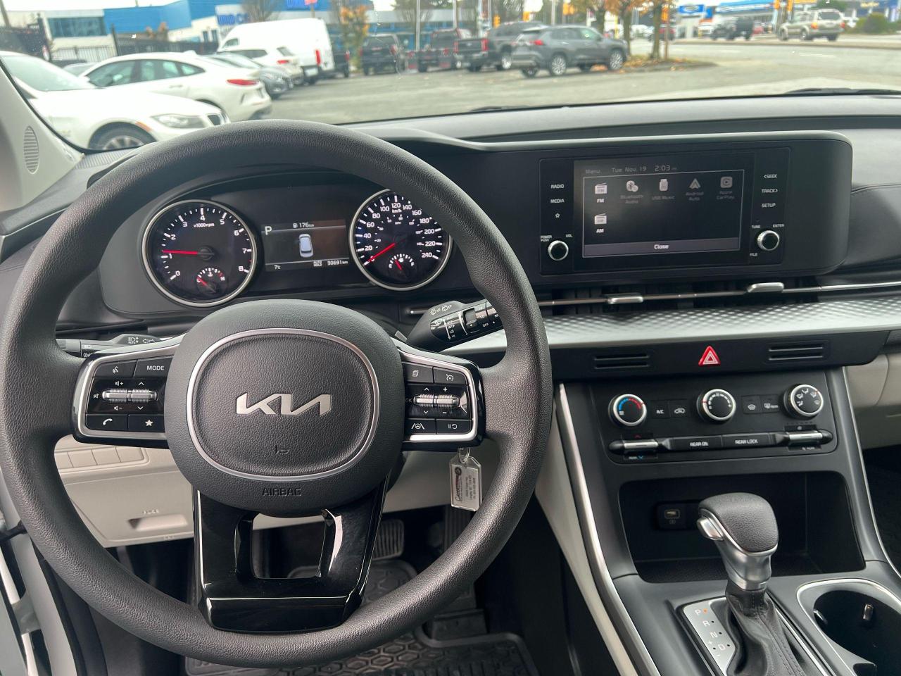 2023 Kia Carnival LX Photo17