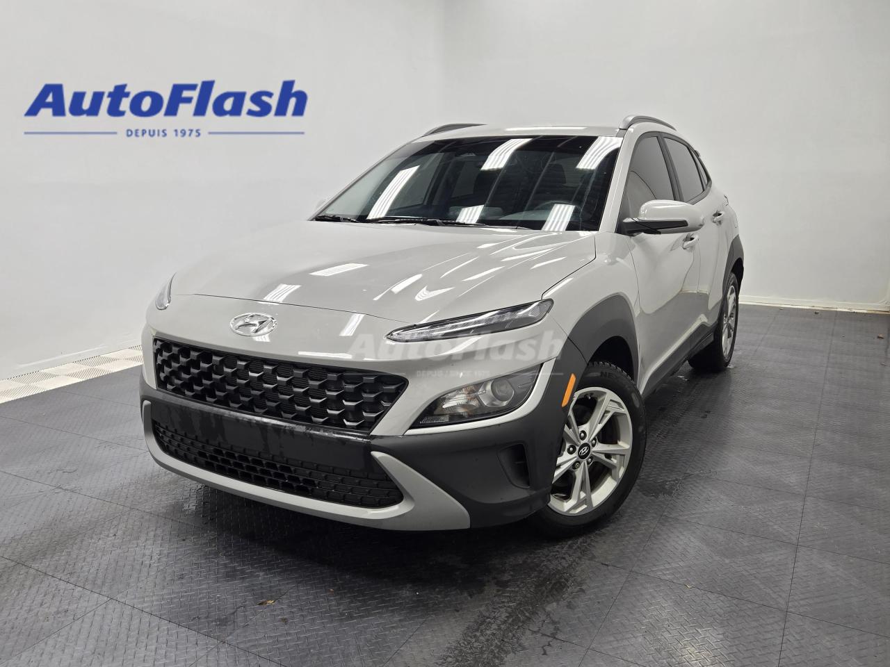 Used 2023 Hyundai KONA PREFERRED, AWD, CAMERA, CARPLAY, VOLANT CHAUFF for sale in Saint-Hubert, QC