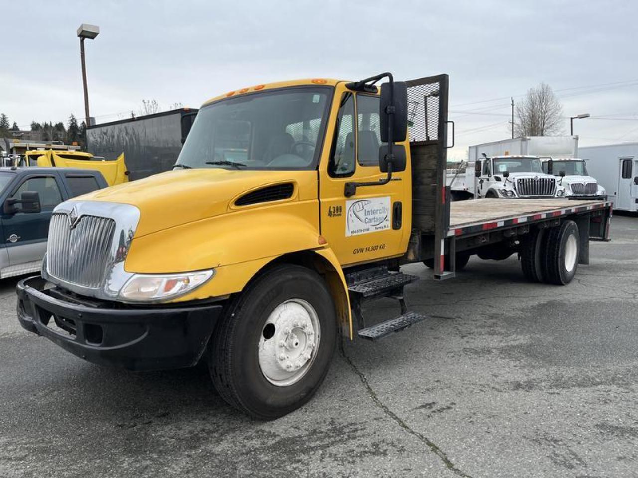 Used 2007 International 4300 20 Foot Flat Deck Diesel Hydraulic Brakes for sale in Burnaby, BC