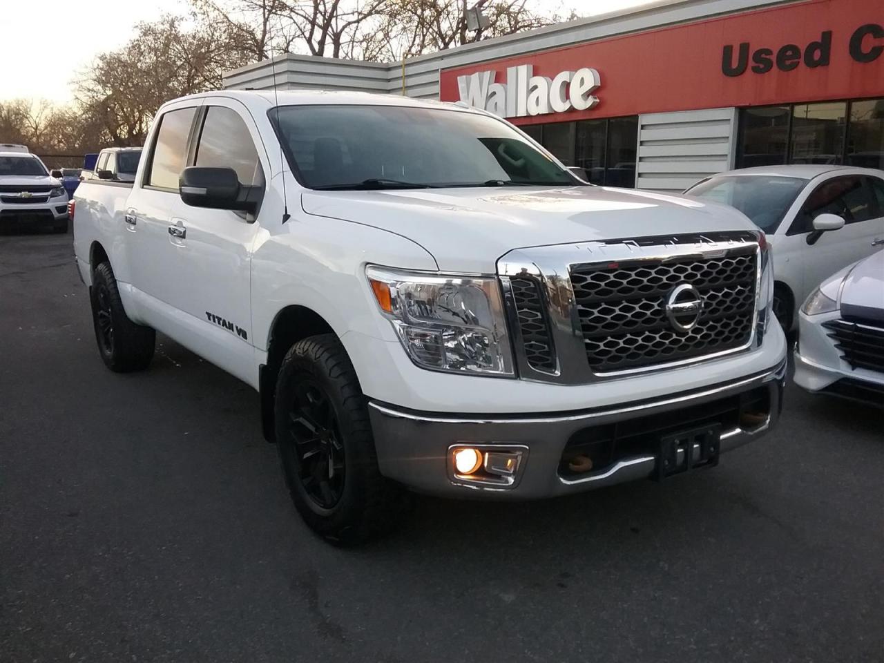 Used 2018 Nissan Titan Crew Cab | 4X4 for sale in Ottawa, ON