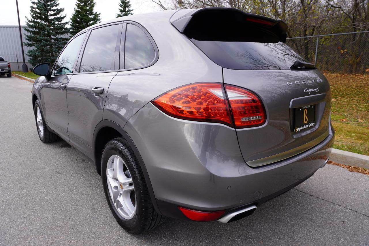 2011 Porsche Cayenne V8 S / 1 OWNER / NO ACCIDENTS / IMPECCABLE SHAPE Photo2