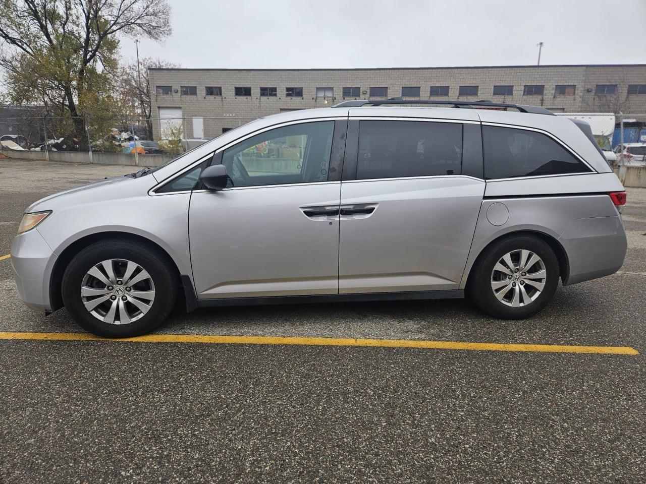 2014 Honda Odyssey 4DR WGN SE Photo3