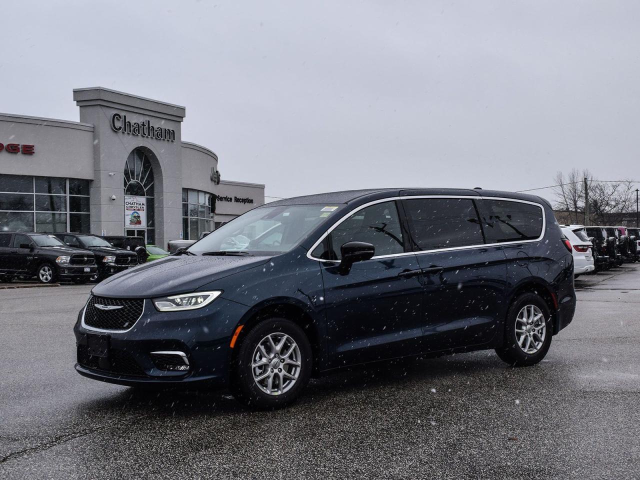 New 2025 Chrysler Pacifica Select for sale in Chatham, ON