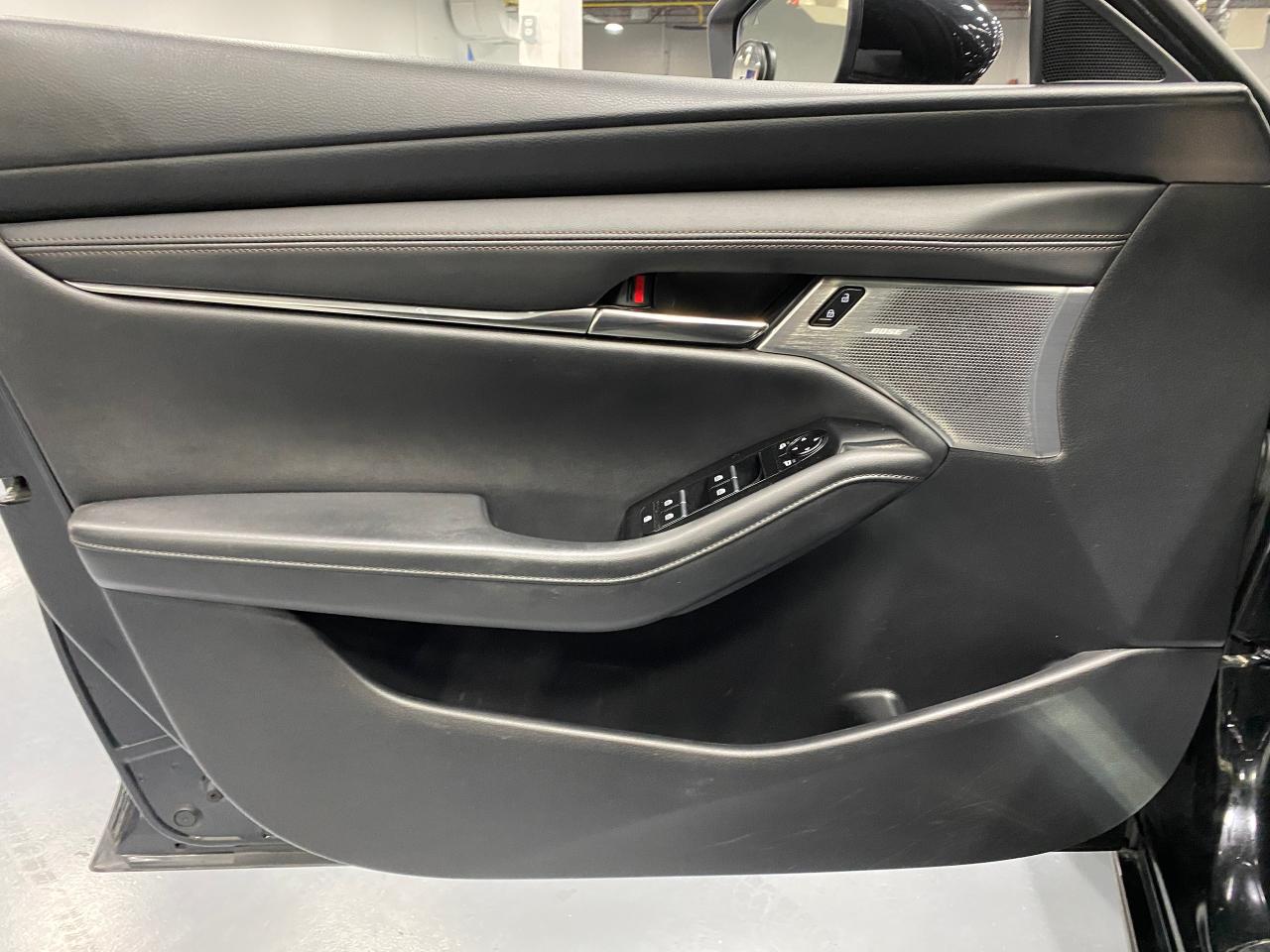 2021 Mazda MAZDA3 GT w/Turbo - Photo #12