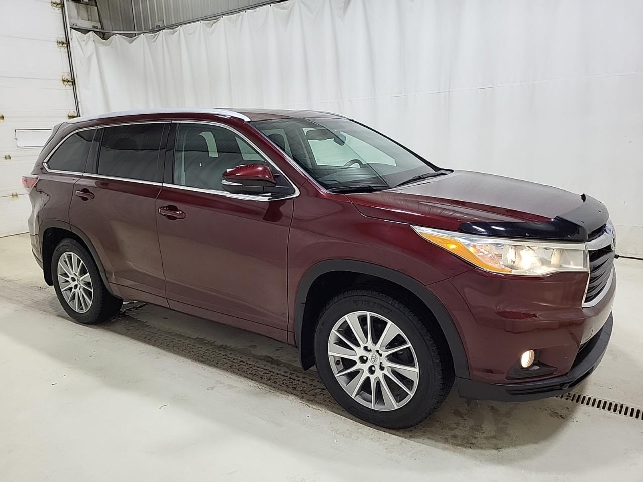 Used 2015 Toyota Highlander XLE AWD V6 - LTHR! NAV! BACK-UP CAM! 8 PASS! SUNROOF! for sale in Kitchener, ON