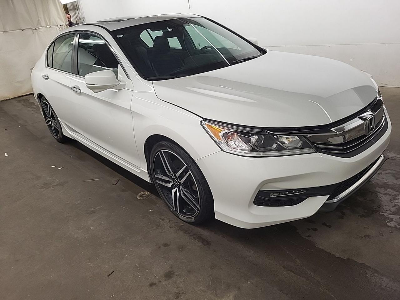 Used 2017 Honda Accord Sport 6-Spd MT - CAR PLAY! BACK-UP/BLIND-SPOT CAM! SUNROOF! for sale in Kitchener, ON